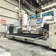 Brückensteinschneidemaschine